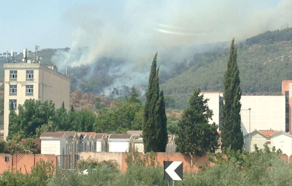 Un incendio sta devastando l’area tra Puccianiello e la panoramica di Casertavecchia Un incendio sta devastando l’area tra Puccianiello e la panoramica di Casertavecchia