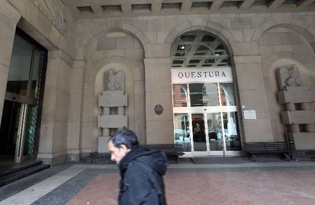 Arrestato, senegalese si impicca in questura a Bologna Arrestato, senegalese si impicca in questura a Bologna
