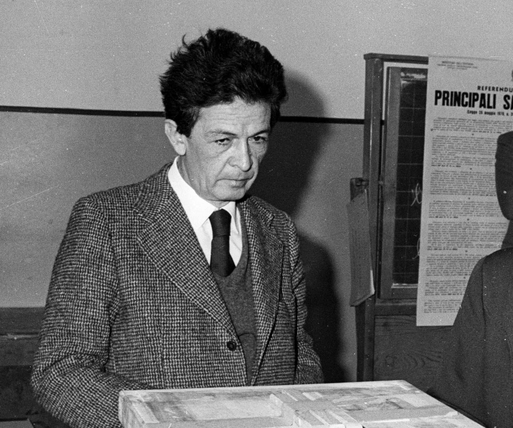 ‘Con gli occhi di Mario’: cento foto per ricordare Enrico Berlinguer ‘Con gli occhi di Mario’: cento foto per ricordare Enrico Berlinguer
