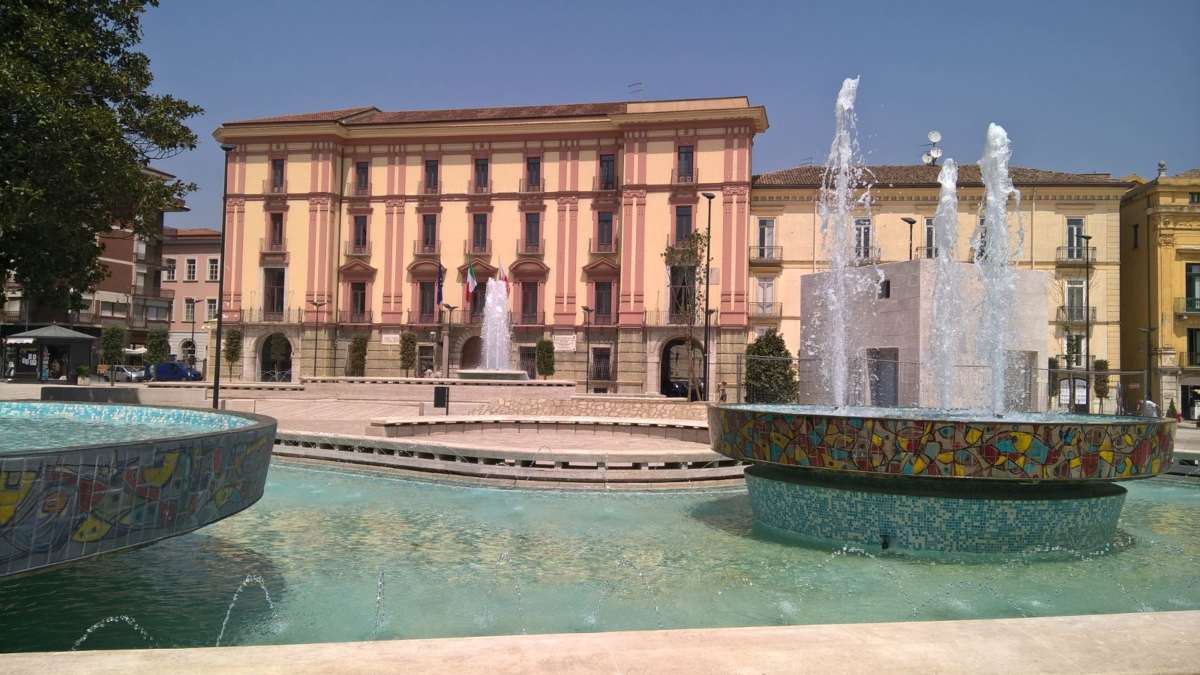 Piazza Libertà, in dubbio l’autenticità dell’opera. Bando da rifare? Piazza Libertà, in dubbio l’autenticità dell’opera. Bando da rifare?