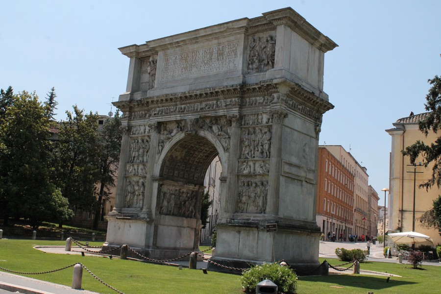 Arco di Traiano - Benevento (1)