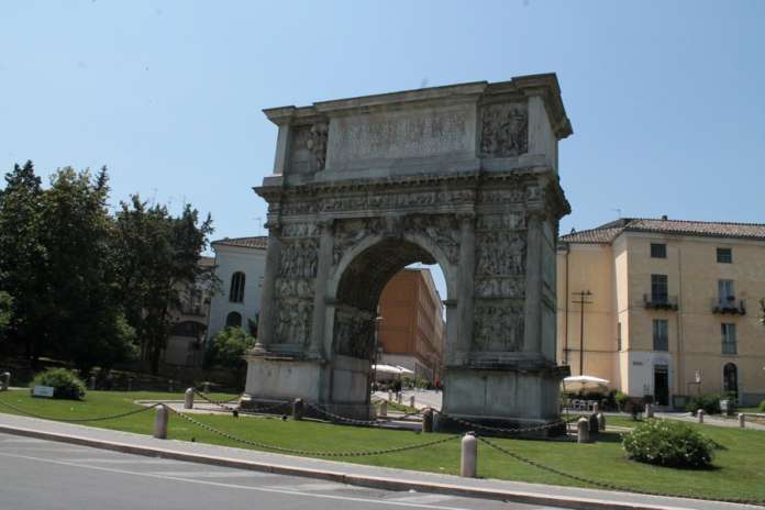 Arco di Traiano - Benevento (2)