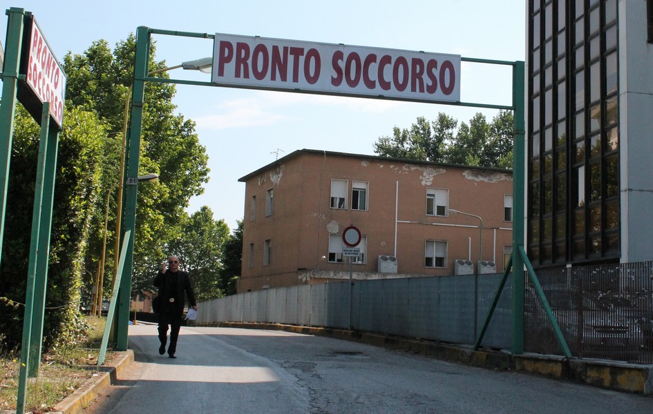 Cena al ristorante e nottata in ospedale: intossicazione alimentare per dodici sanniti