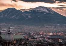 Troppi climatizzatori, corrente a ‘singhiozzo’ nel Vesuviano