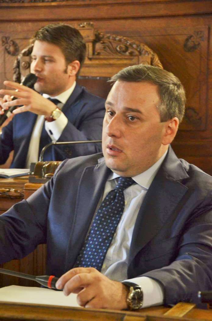 Barone seduto Rocca 2