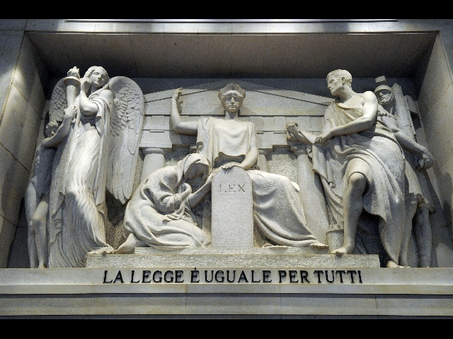 Tribunale la legge è uguale