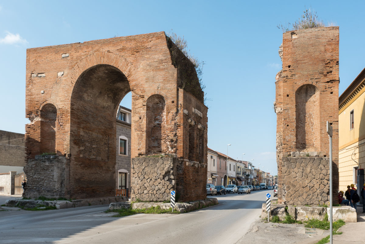 arco adriano s. maria capua vetere