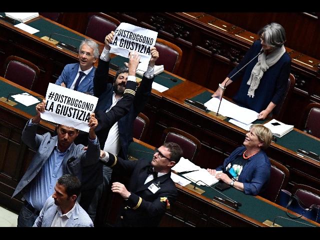camera dei deputati protesta giustizia