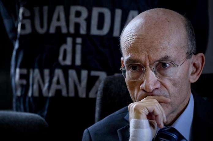 Camorra: 69 arresti, ci sono politici e imprenditori