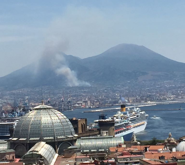 incendio pendici vesuvio