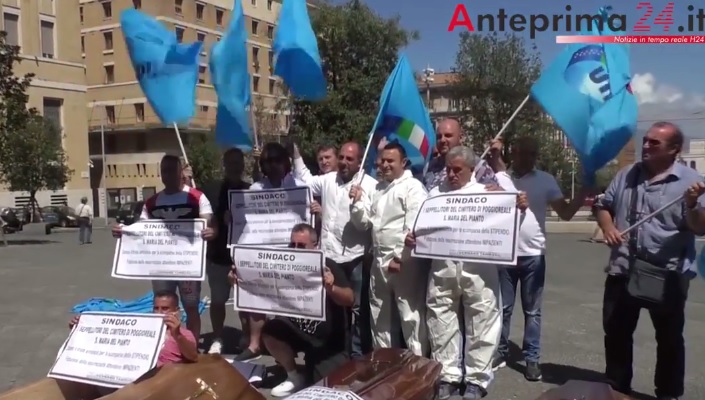 protesta seppellitori cimitero napoli
