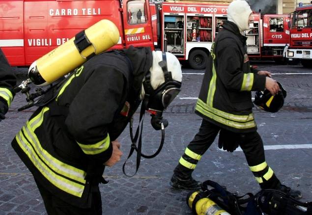 vigili del fuoco nube prato