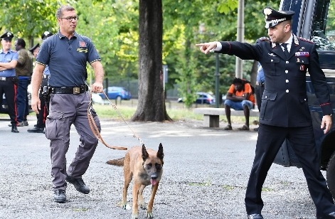 Polizia con cane