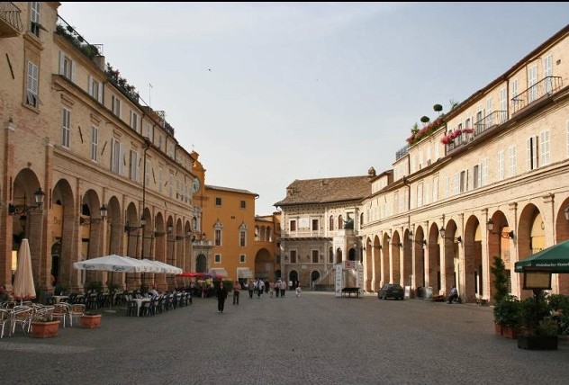 fermo