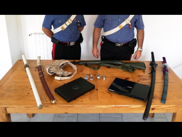 Carabinieri con armi