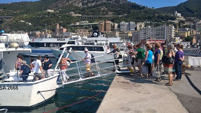 Imbarco sui traghetti delle vie del mare