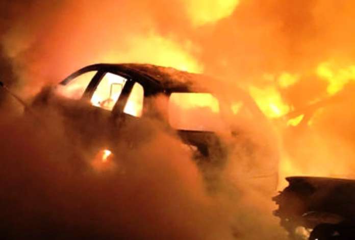 auto in fiamme