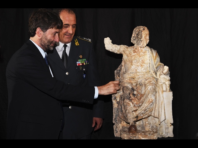 statua zeus Mann