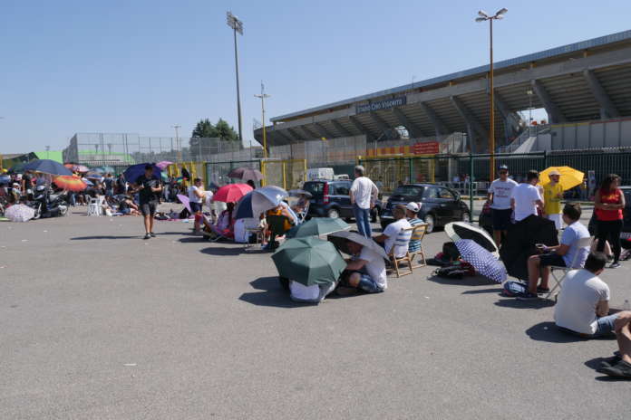 tifosi in fila