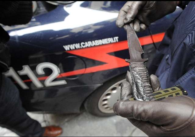 carabinieri coltello