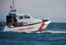 Disperso in mare dopo aver salvato due ragazzi: ritrovato il corpo