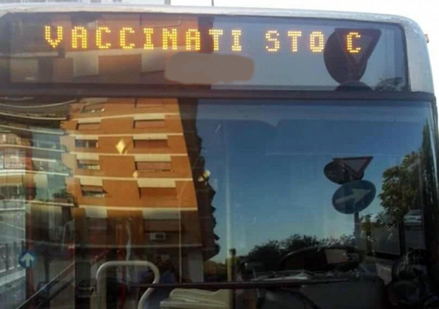 Bus no vax Roma