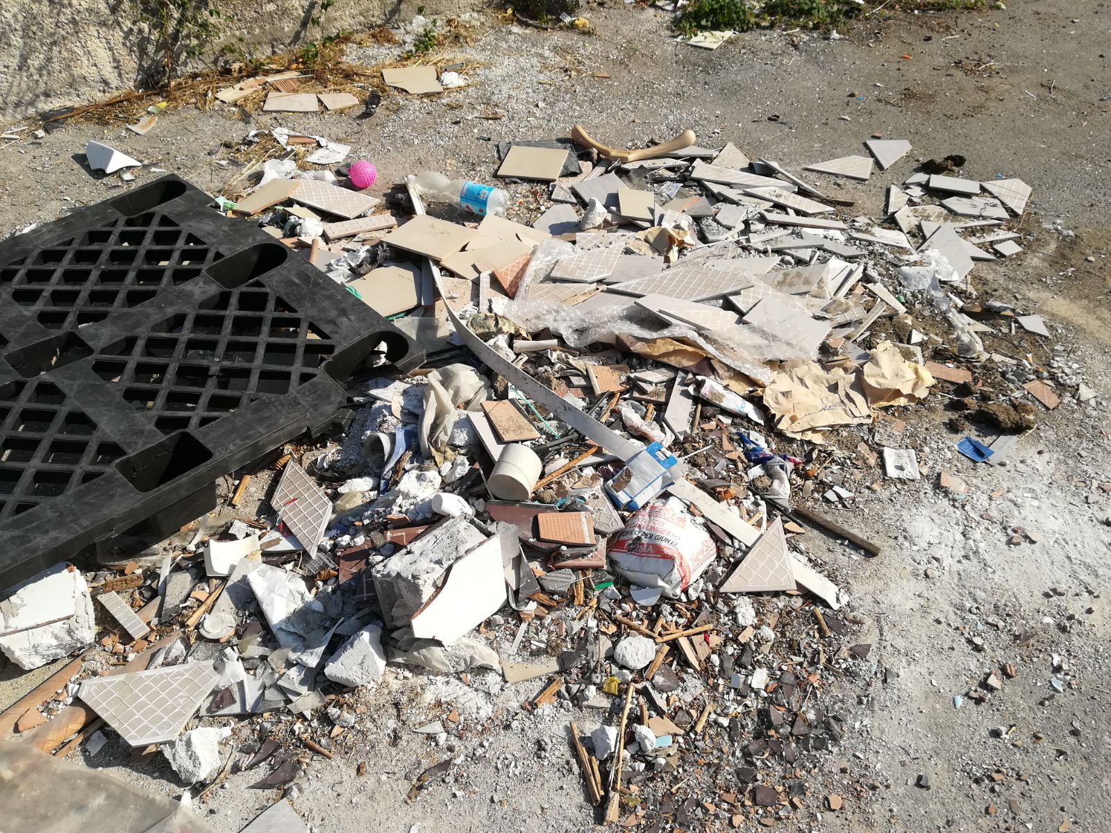 Discarica cielo aperto Avellino01