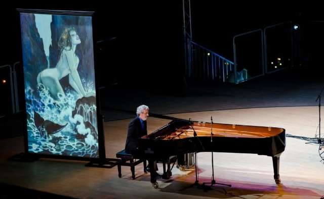 Piovani al pianoforte