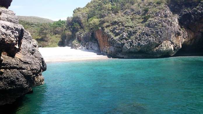 Spiaggia Cala Bianca a Marina di Camerota