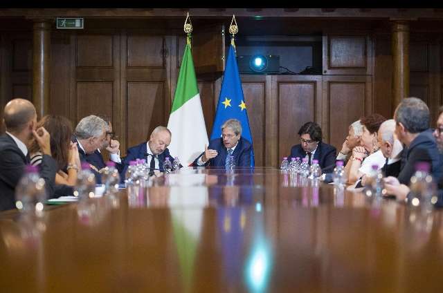Tavolo con Gentiloni a Napoli
