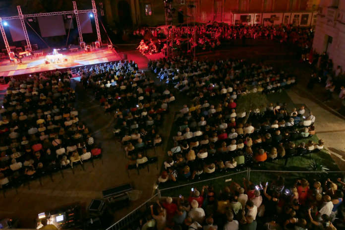 piazza roma concerto