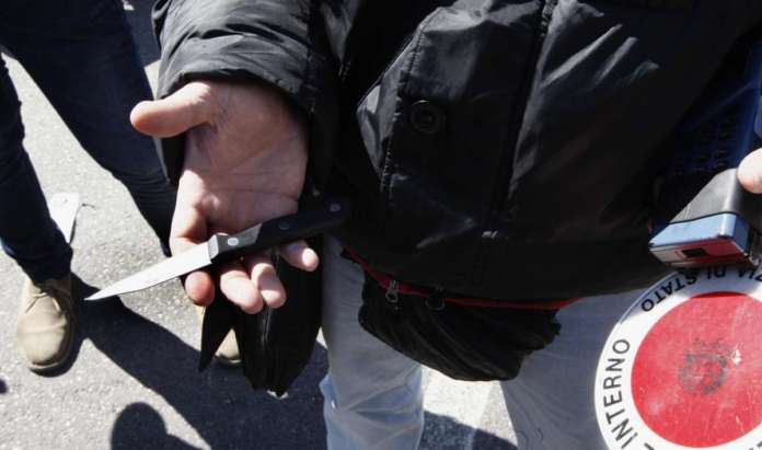 NAPOLI;RAPINE A MINORI E ANZIANI, MANETTE A BABY GANG