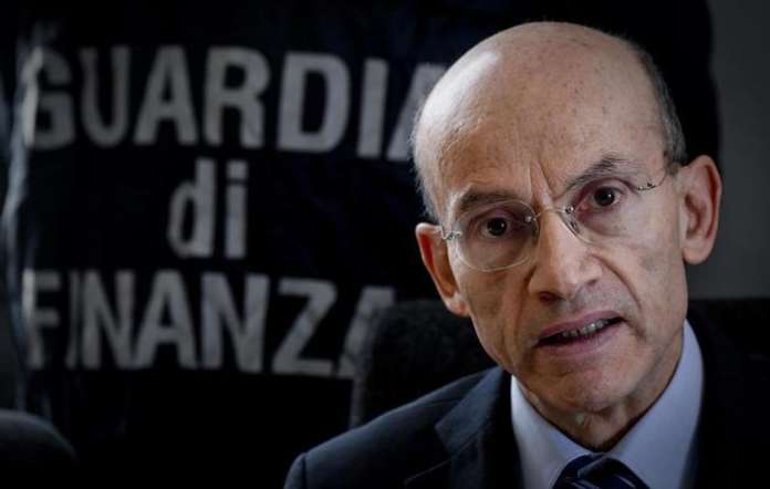 Camorra: 69 arresti, ci sono politici e imprenditori