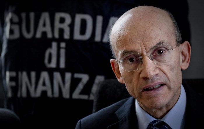 Camorra: 69 arresti, ci sono politici e imprenditori