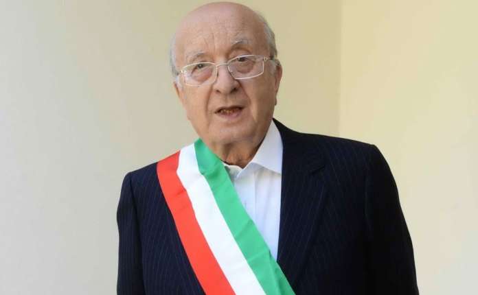 a_86_anni_de_mita_sindaco_di_nusco_se_uno_bischero_lo_anche_a_20_ann-0-0-405242
