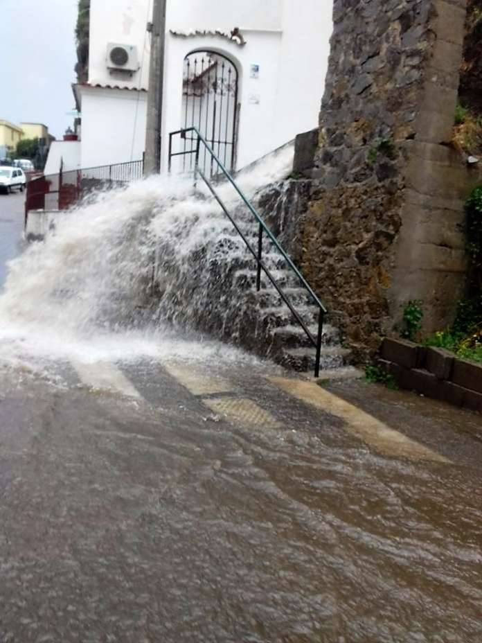bomba-d-acqua-in-costa-d-amalfi-paura-a-ravello-e-179086