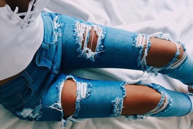 jeans strappati