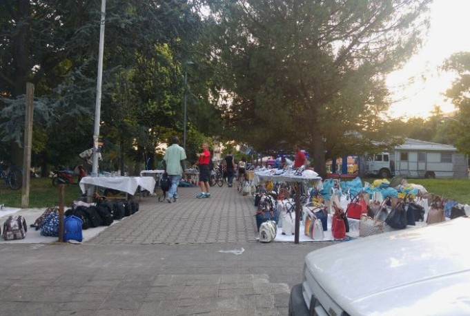 mercatino-piazza-pitesti-piazza-cattaneo-681x459
