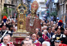 Covid, a Napoli annullata la processione di San Gennaro