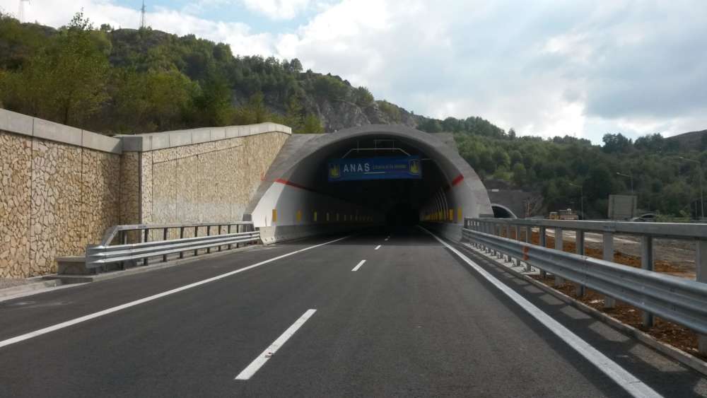 Autostrada A3 Salerno-Reggio Calabria: galleria Renazza realizzata dall'Anas a Lagonegro (Potenza)