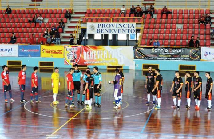 Bn5-Parete, ingresso in campo squadre