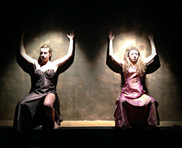 Donne che corrono teatro