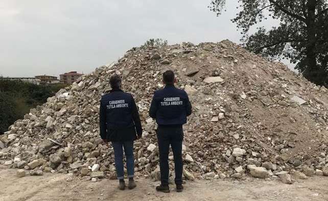 I carabinieri del Noe sequestrano discarica ad Aversa