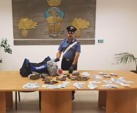 Lo stupefacente sequestrato dai carabinieri