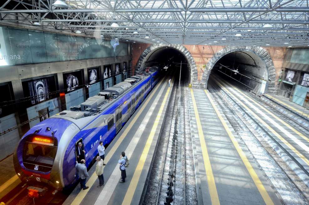 Eav: De Luca, entro 3 anni ammodernamento trasporti