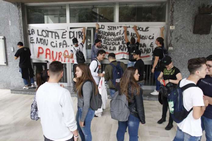10102017 caserta protesta studenti buonarroti foto ag. frattari