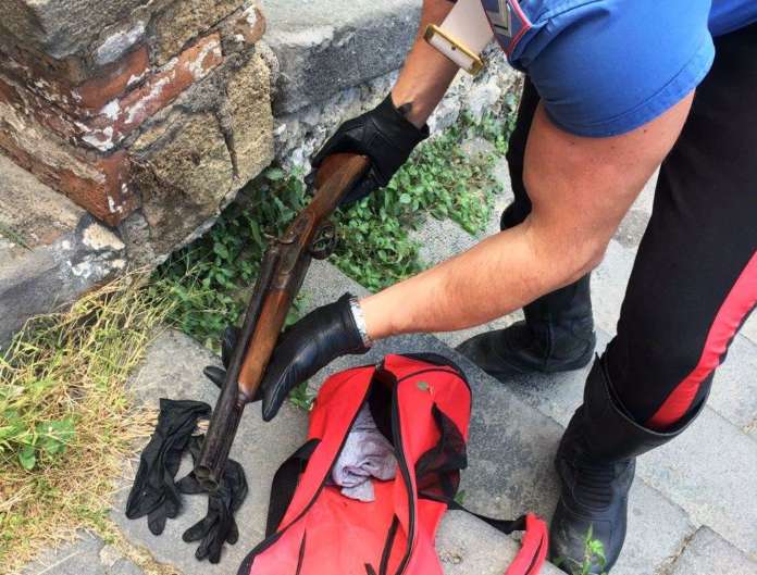 arma ai quartieri spagnoli
