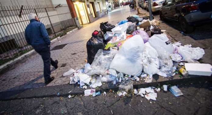Rifiuti:mancata raccolta a Ercolano:ditta,prendiamo distanze
