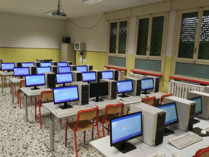 pc-scuola1-1365x1024