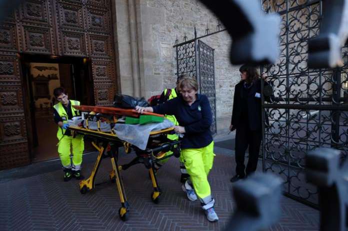 ++ Cade pietra in S.Croce a Firenze, morto turista ++